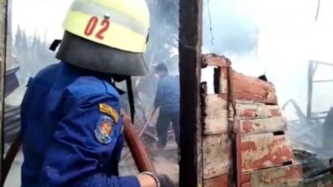 Kawasan Pemukiman Penduduk di Medan Diamuk Api, 9 Rumah Terdampak Kebakaran