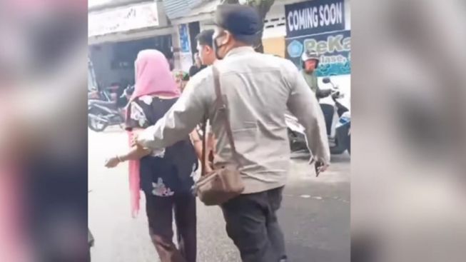 Viral Emak Emak Ketangkap Basah Curi Uang Pedagang Jangan Foto Fotolah