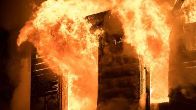Diamuk Api, 2 Unit Rumah di Jalan Klambir V Medan Rata dengan Tanah