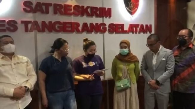 Emak-emak Ambil Cokelat Minta Maaf ke Karyawan Alfamart, Hotman Paris : Ibu Itu Nangis Histeris, Nyesal