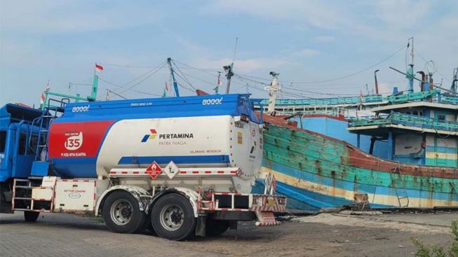 Pertamina Turunkan Harga Pertamax Jadi Rp 13.900 per Liter