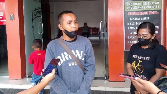 Sejumlah Pria Mengaku Polisi Coba Rampas Motor Warga Medan, Anak Korban Sampai Terluka