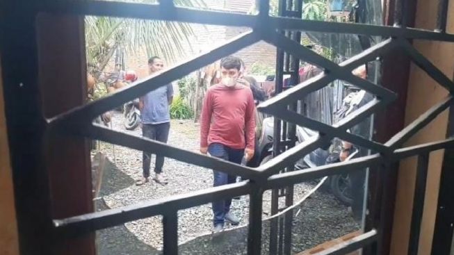 Rumah Ari Wibowo Dilempari OTK, Begini Kronologinya