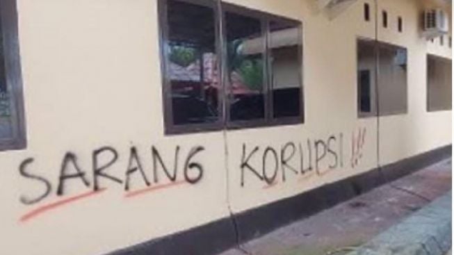 Heboh Aipda HR Coret Dinding Polres Luwu dengan Tulisan 'Sarang Pungli', Begini Faktanya