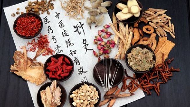Ahli Akupuntur: 50 Persen Penduduk Indonesia Konsumsi Obat Herbal