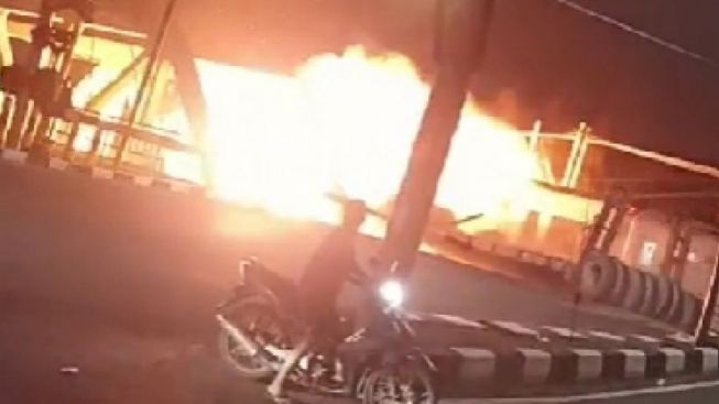 Detik-detik Mengerikan Tabrakan KA Brantas Vs Truk di Semarang, Penumpang Panik