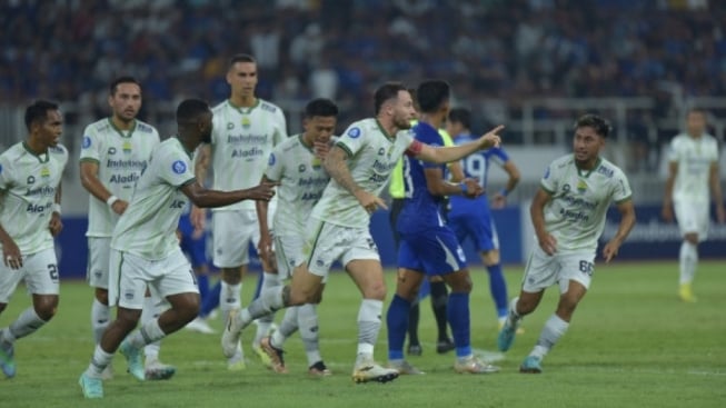 Bobotoh Nyinyir Kemenangan Persib Bandung Lawan PSIS Gegara Penalti, Bojan Hodak Tak Peduli