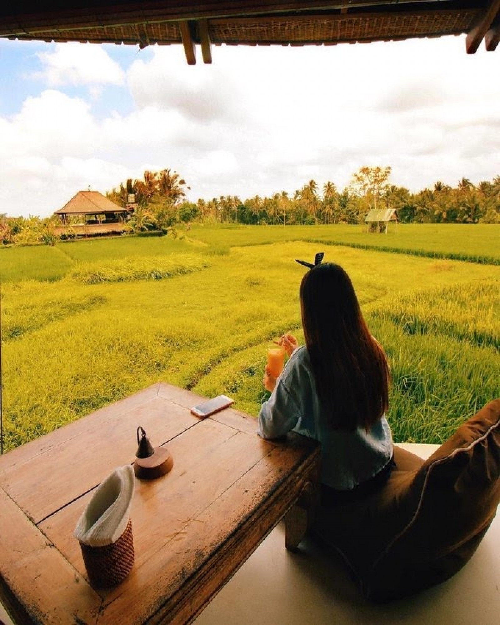 Rekomendasi 5 Kafe Instagramable di Bali, Tempat Nongkrong Super Estetik! - 5