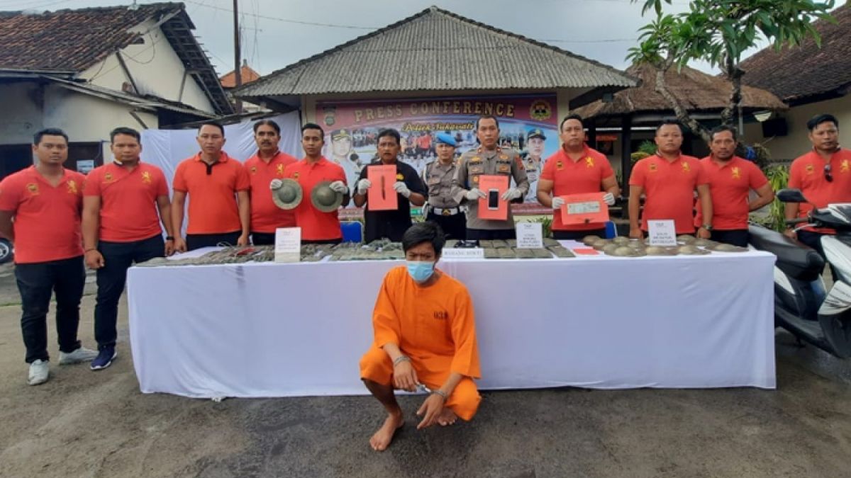 Pencuri gamelan asal Batubulan, Ketut Darmawan di Polsek Sukawati. [Polsek Sukawati]