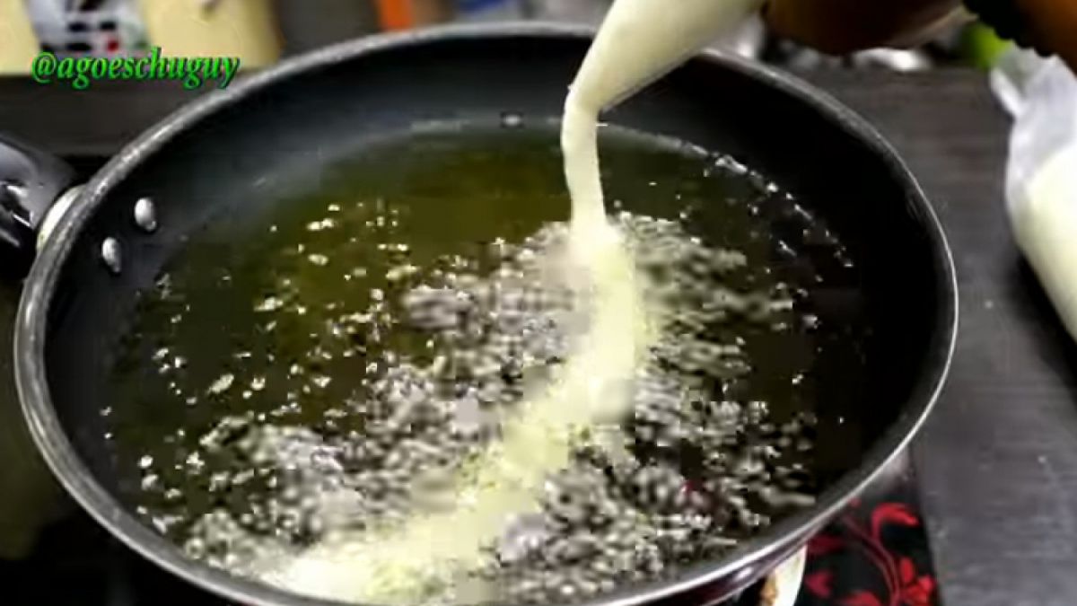 Stik singkong goreng. [Youtube Agus Cuguy]