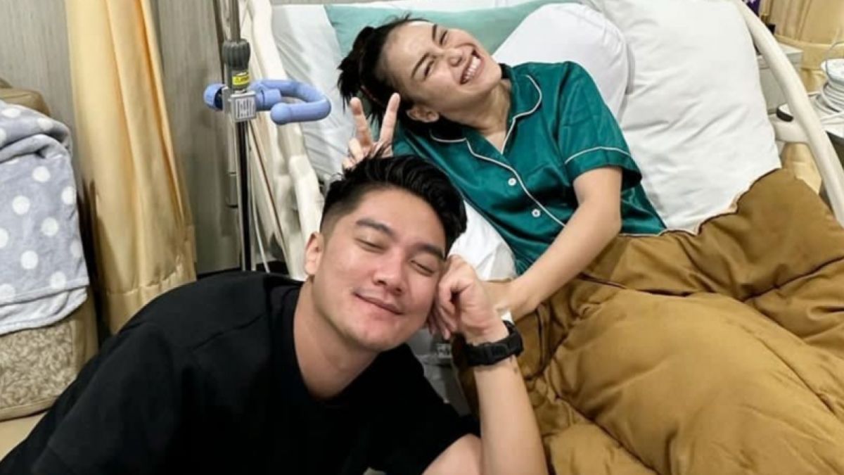 Boy William Jenguk Ayu Ting Ting di rumah sakit [Instagram @boywilliam17]