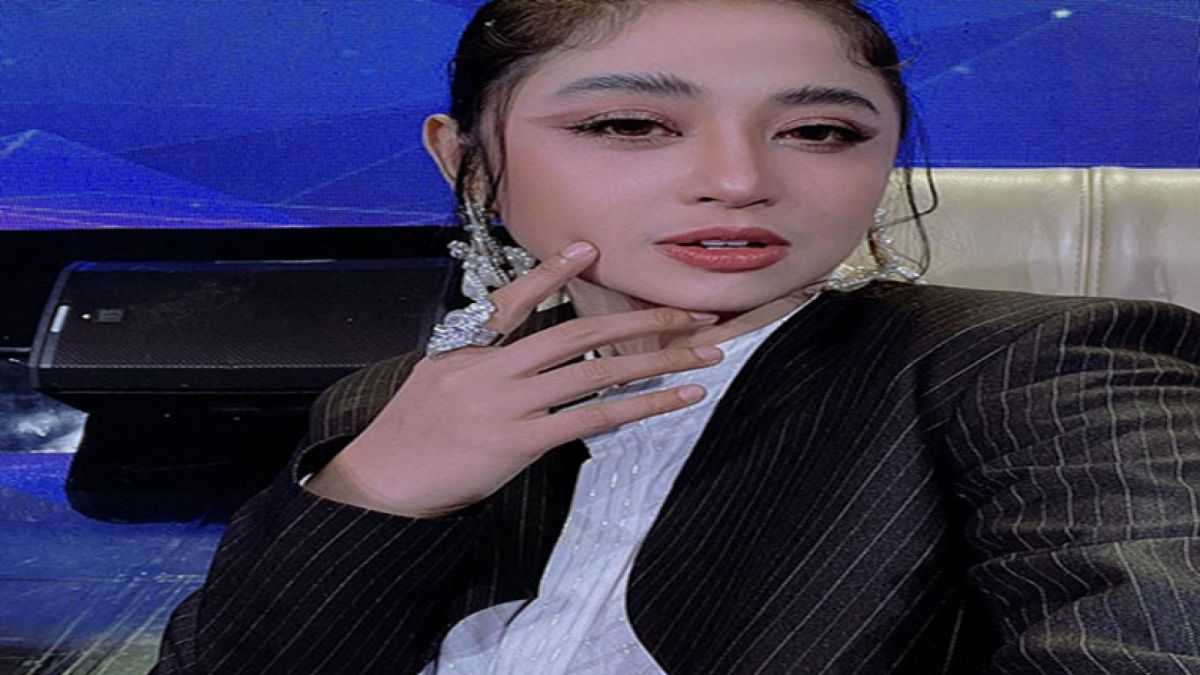 Dewi Perssik [Isntagram]