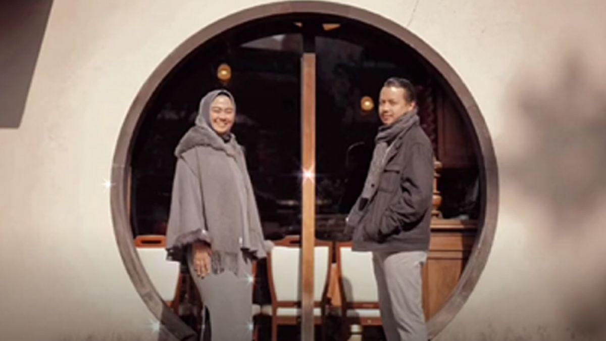 Bupati Cellica Nurrachadiana dan calon suaminya berinisial FR. [Instagram @cellicanurrachadiana]