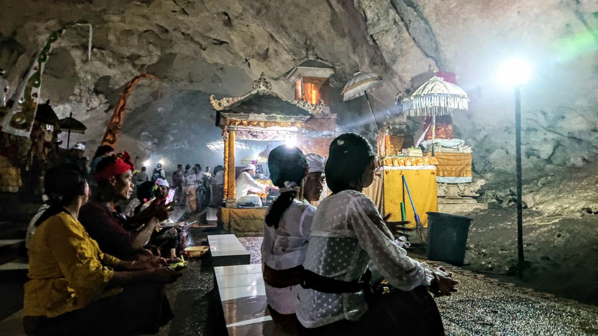 Suasana di dalam Gua [Doc Suara Denpasar]