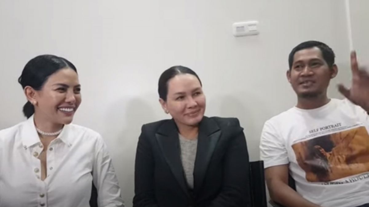 Dari kiri, Nikita Mirzani, Fitri Salhuteru, dan Pujiyanto Ajie [Youtube Cumi Cumi]