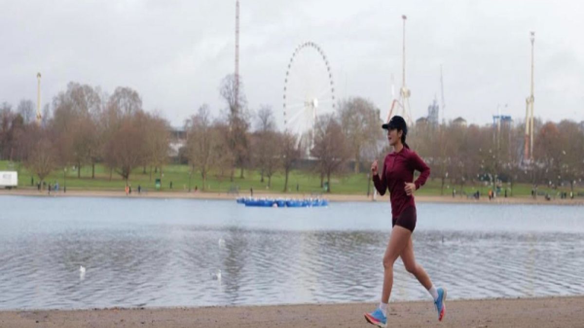 Gisella Anastasia saat jogging di musim dingin [Instagram @gisel_la]