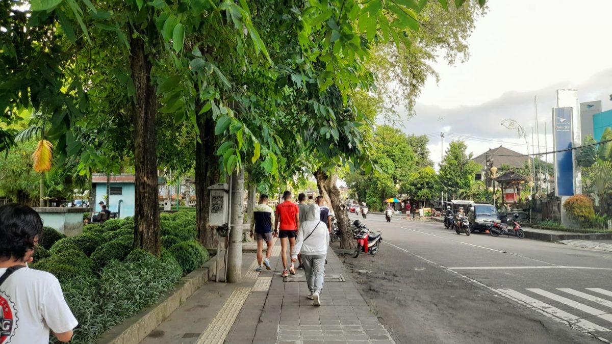 Jogging Track [Rovin Bou/Suara Denpasar]