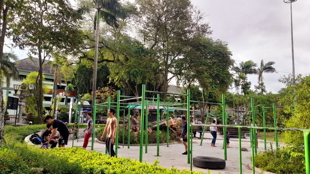 Tiang Restock [Suara Denpasar]