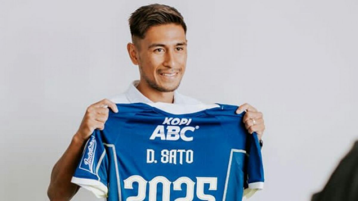 Persib Bandung resmi memperpanjang kontrak Daisuke Sato untuk dua musim ke depan. Kabar ini langsung mendapat banyak respon positif dari Bobotoh. [Instagram @daisukesato11]