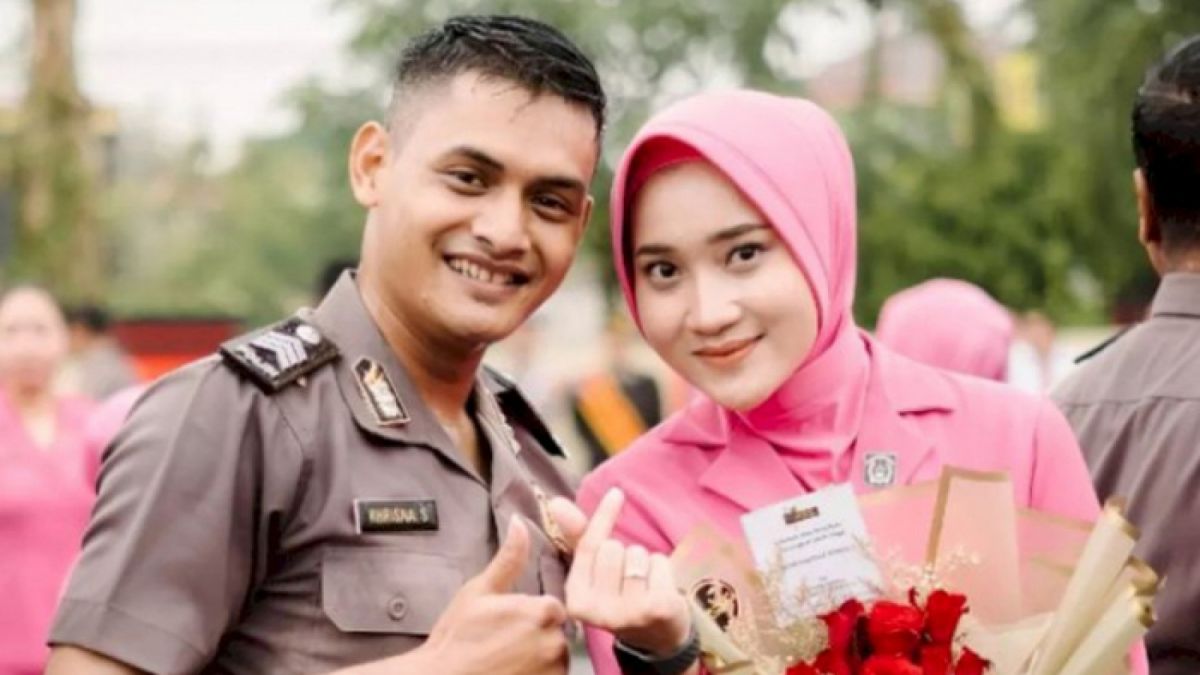 Yeni Inka bersama suami, Khrisna Shakti. [Instagram @khrisnashakti]