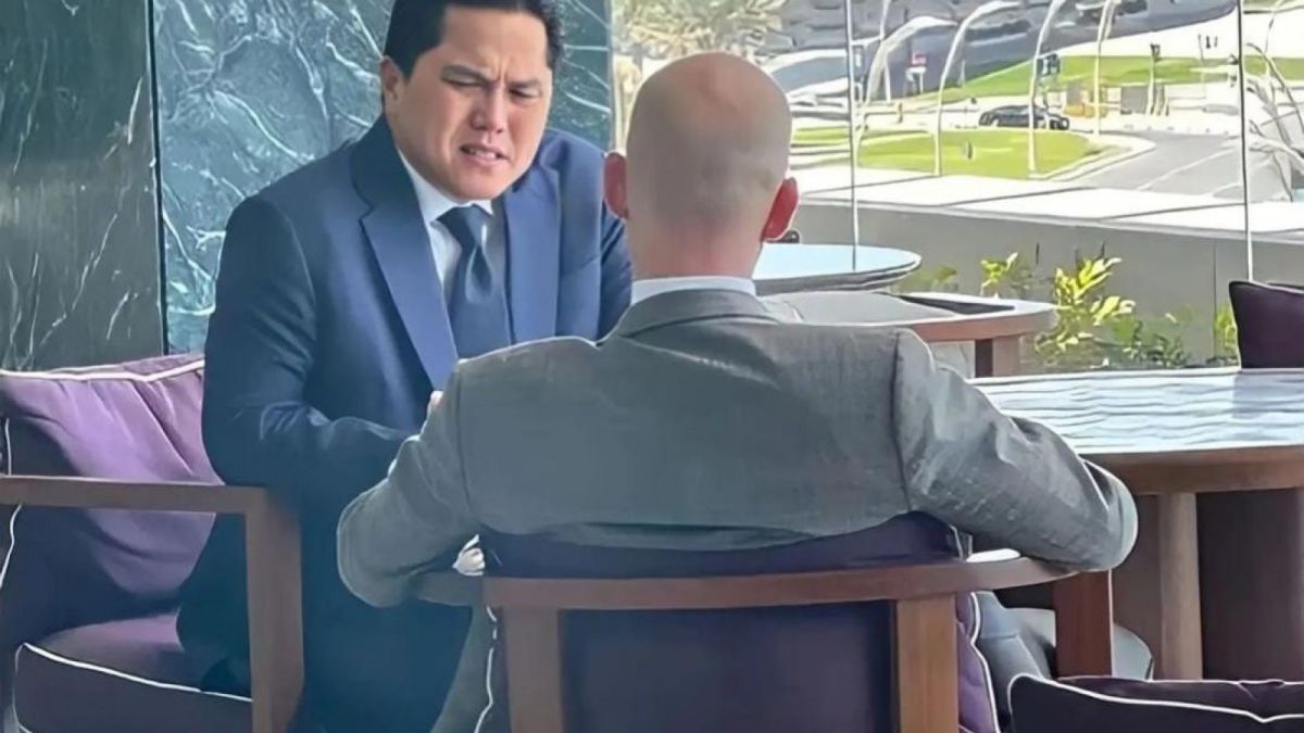 Tiba di Qatar dan Bertemu Presiden FIFA, Senyum Erick Thohir jadi Sorotan Netizen: Senyum Pak ET Pertanda [Instagram @timnasindonesiainfo]