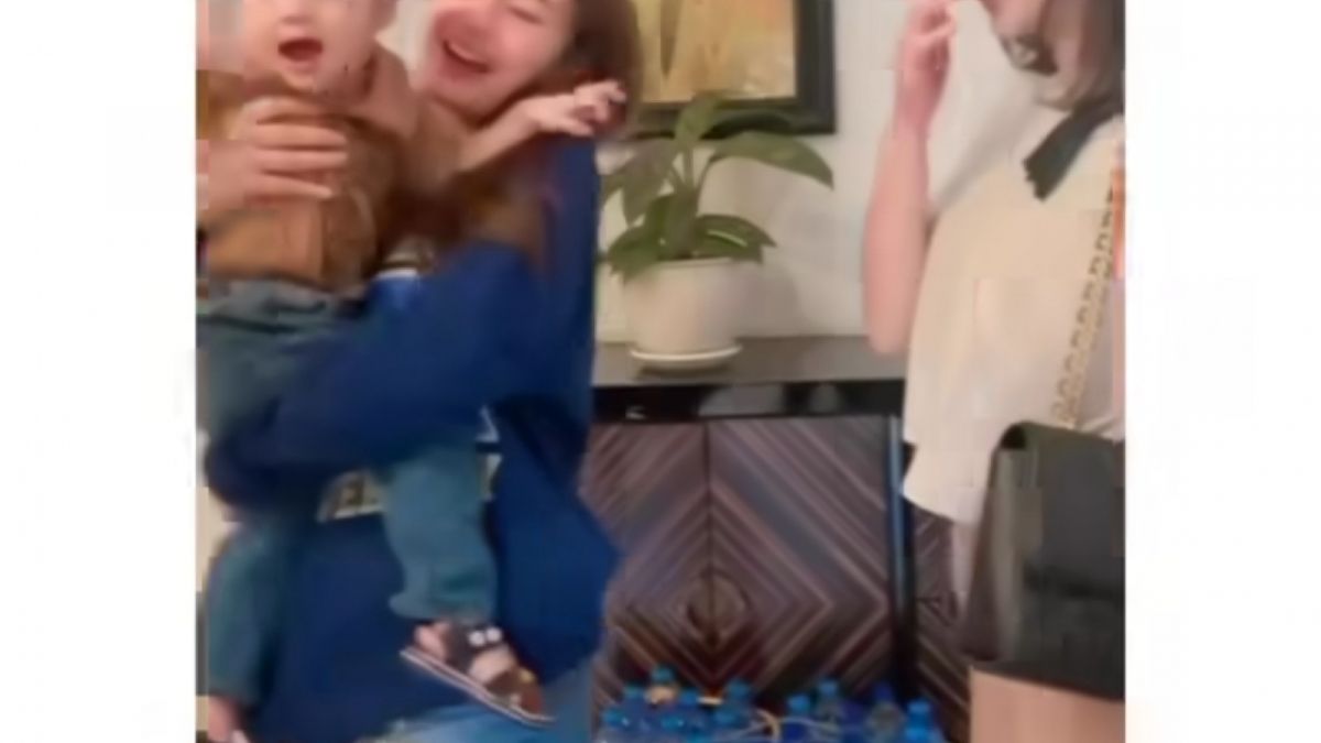 Amanda Manopo mengunjungi lokasi syuting sinetron Ikatan Cinta. [(Instagram @aladin.words)]