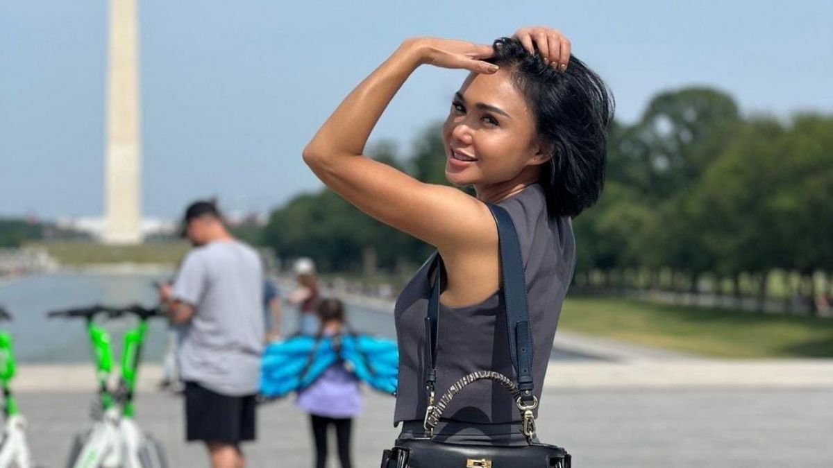 Yuni Shara tetap mempesona di usianya yang kini sudah memasuki 51 tahun [instagram @yunishara36]