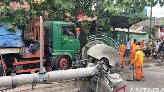 Detik-detik Truk Tabrak Tiang di Bekasi, 10 Meninggal Dunia Termasuk Anak-anak