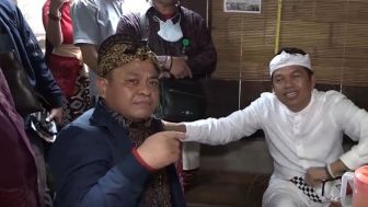 Kang Dedi Ajak Nikey Berlibur ke Bali, Ingat Beli Mukena untuk Wali Kelas