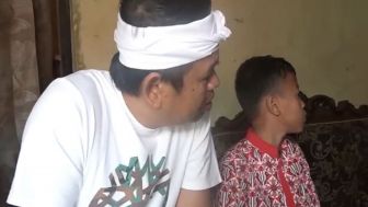 Dulu Disunatin, Sekarang Kang Dedi Bantu Bangun Rumah Nikey