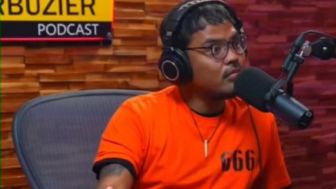 Dengan Tangan Diborgol dan Baju Oranye, Coki Pardede Muncul di Podcast Dedy Corbuzier, Jelaskan Tuduhan Gay