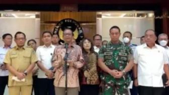 Sadar Uang Rp50 Juta Tak Bisa Dinilai dengan Nyawa Suporter, Mahfud MD Sebut Tanda Empati Jokowi