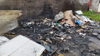 Bakar Sampah Plastik, Kos dan Ratusan Kilo Tempe Ludes Terbakar
