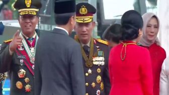 KENA MENTAL! Down Tak Disalami Jokowi, Kapolri Menunduk dan Tersenyum Tipis