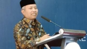 Hari Santri 2022 Pakai Peci, Sarung dan Atasan Putih, Ini Seragam yang Dipakai