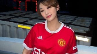 Cantiknya Livy Renata Pakai Jersey Manchester United, Digoda Netizen; Saudara Hary Maguire?