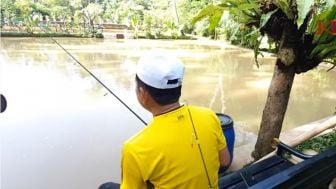 Kang Dedi Mulyadi Singggung Kehormatan Perempuan Sunda, 'Kancingnya Lepas oleh Tangan Orang Lain'