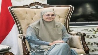 Akui Dedi Mulyadi Jarang Bersama Keluarga, Anne Ratna Mustika Bikin DPRD Jambi Tertawa: Orang Bapaknya Aja Gak Pernah Ada di Rumah...