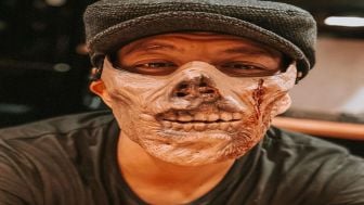 Jadi Zombie Hidung Coel, Aura Ganteng Ariel Noah Masih Terlihat