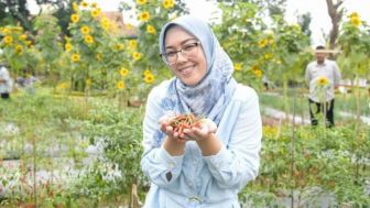 Bersaing, Kang Dedi Mulyadi Pamerkan Taman di Rumah, Anne Ratna Ajak Warga Berkunjung ke Kebon Ambu