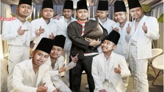 Warung Bebek Tretan Muslim Pakai Foto Editan NCT 127 untuk Promosi Berujung Serangan Rating Bintang Satu