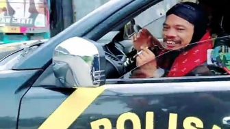 Viral! Joko Kendil Diangkut Mobil Polisi Tim Tindak Covid 19