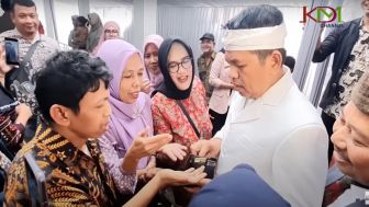 Kerap Bagikan Uang ke Warga, Ternyata Kang Dedi Mulyadi Dituding Tertutup Soal Uang ke Anne Ratna