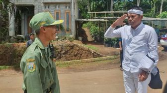 Beri Hormat ke Hansip Bergaji Rp500 Ribu, Sedangkan Ambu Anne Berkecukupan, Kang Dedi Tanya Masih Takut Kurang?