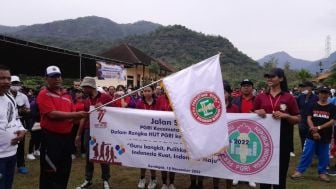 Dihelat Sederhana, Ratusan Guru di Kecamatan Gerogak Buleleng Ramaikan Aksi Jalan Santai Serangkaian HUT PGRI