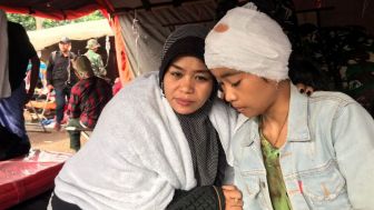 Cerita Ibu Penyintas Gempa Cianjur, Terjang Reruntuhan hingga Terobos Jalan yang Terputus untuk Selamatkan Anak