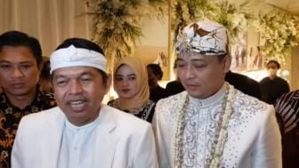 Dedi Mulyadi Rela Menunggu Lama Prosesi Akad Nikah, Apapun Hanya Buat Dia: Pesannya Kepada Agung Nugraha dan Kiki Amalia