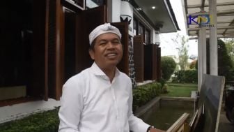 Tangis Haru Penjaga Gedung Kembar, Dedi Mulyadi Angkut Lukisan Berserakan: Saya Sudah Gak Berani Masuk Sini...