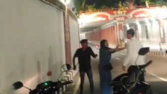 Viral! Dua Pria Baku Hantam Di Underpass Simpang Siur Karena Diduga Rebutan Pacar