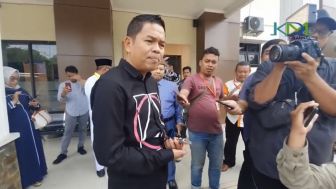 Usai Klarifikasi Perihal Nafkah, Dedi Mulyadi Beri Pesan Ini Kepada Ambu Anne: Telingamu Itu Terlalu Banyak Mendengar...